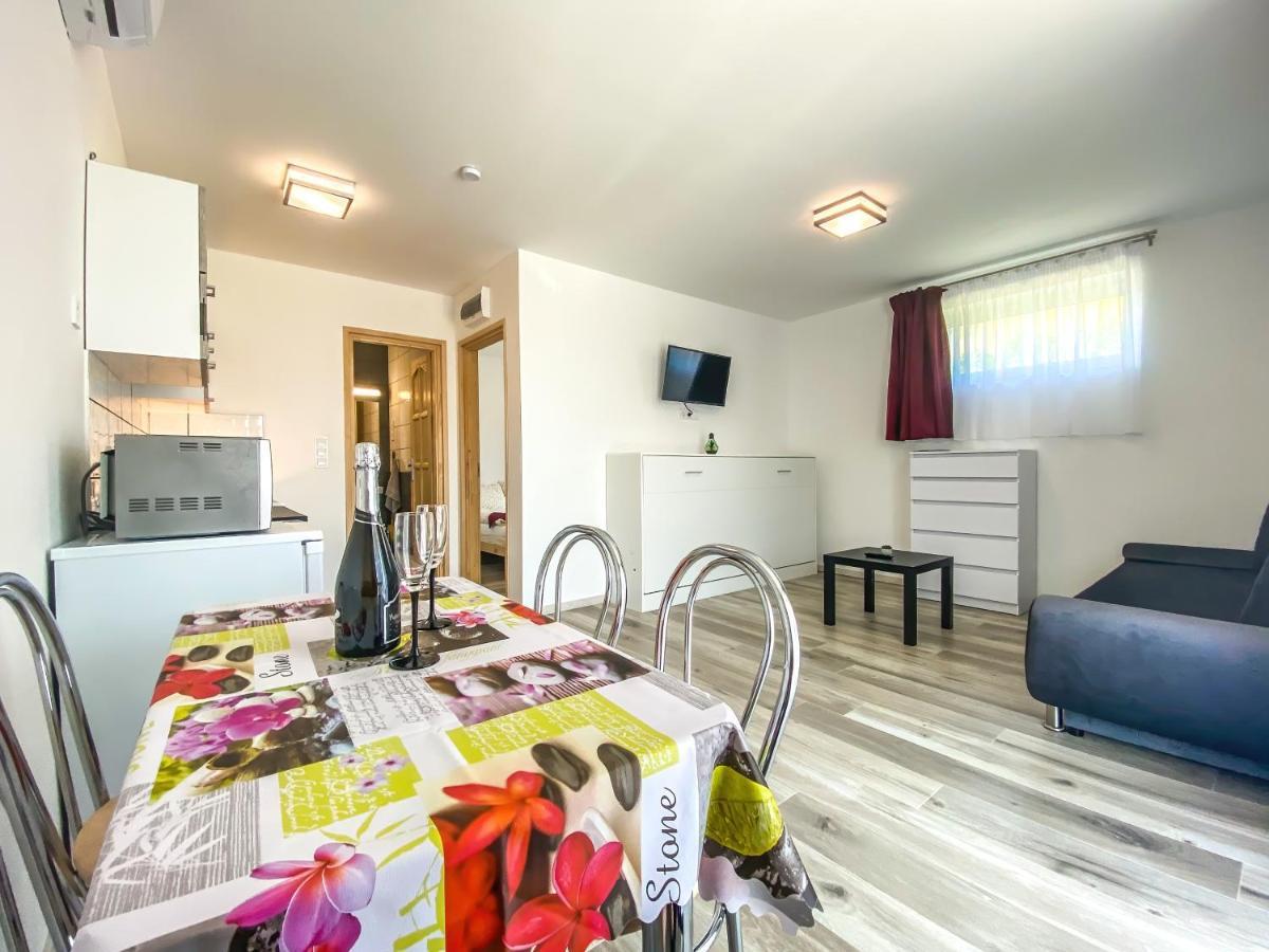Feda Apartmanhaz Balatonboglár المظهر الخارجي الصورة